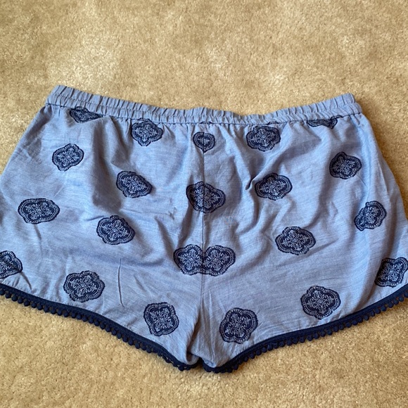 Blue medallion boho shorts - Picture 2 of 3